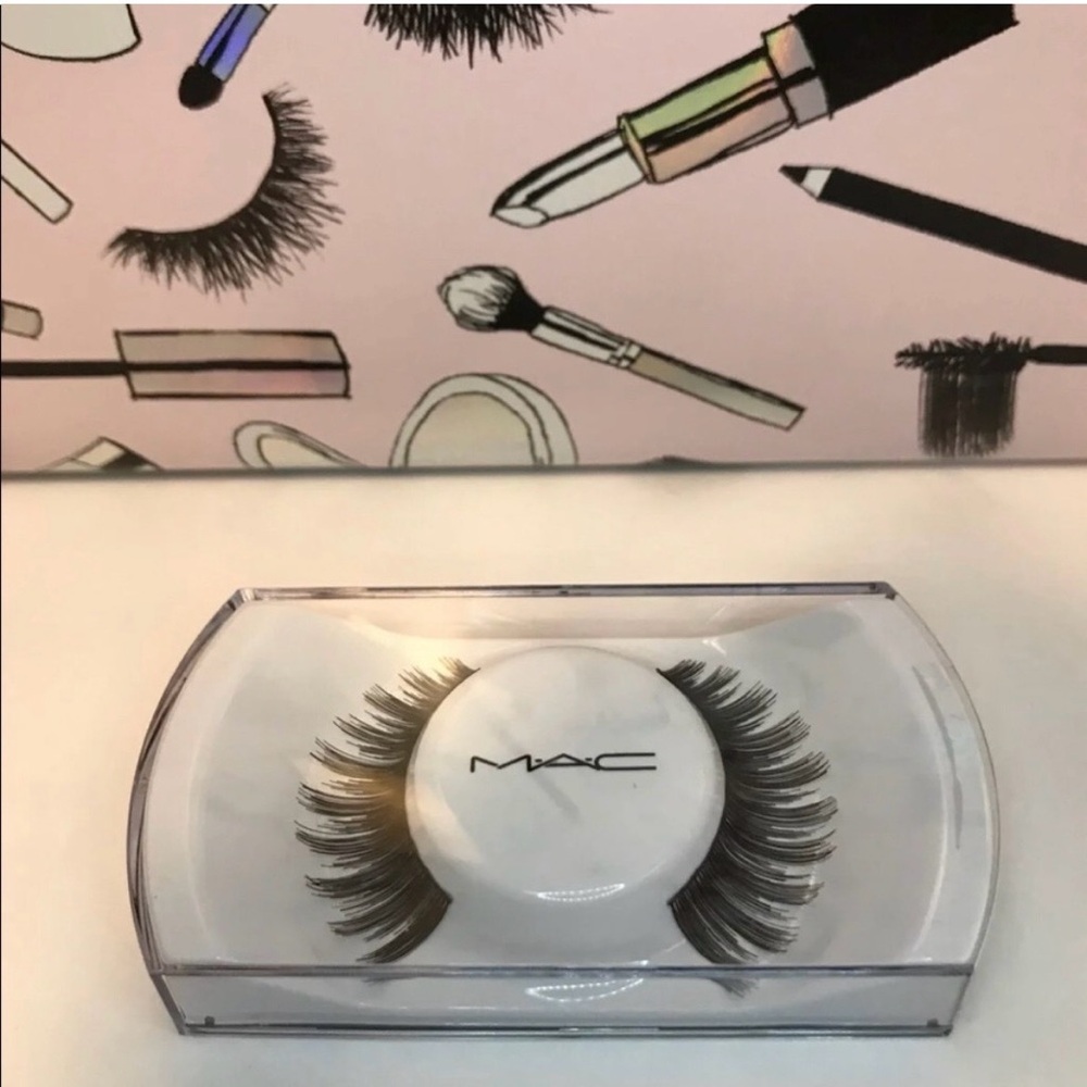 MAC EYELASHES IN BLACK FULL #B26 NWT